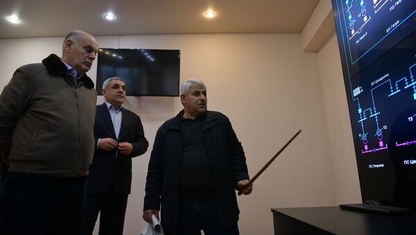 Контроль напряжения: Аслан Бжания побывал с рабочим визитом в Черноморэнерго - Sputnik Абхазия