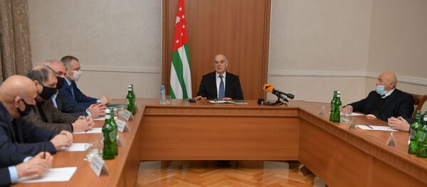 Встреча Аслана Бжания с Парламентом Абхазии  Встреча Аслана Бжания с Парламентом Абхазии  - Sputnik Абхазия