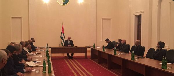 Встреча президента Абхазии с общественностью  Встреча президента Абхазии с общественностью  - Sputnik Абхазия