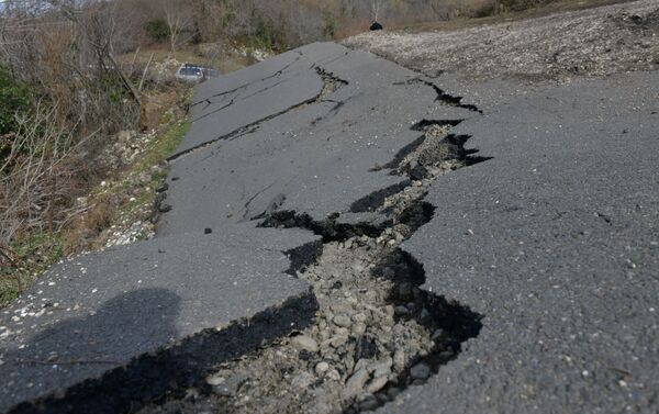 Обвал дороги в селе Бедиа ду Ткуарчалского района  - Sputnik Абхазия