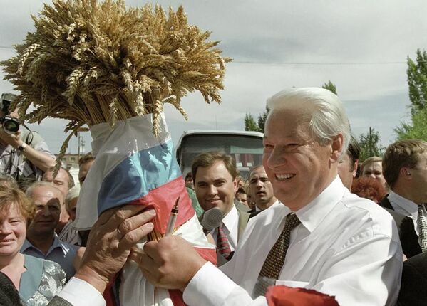 Борис Николаевич Ельцин вошел в историю как первый всенародно избранный глава государства. Двенадцатого июня 1991 года он победил на выборах президента РСФСР с 57,3 процента голосов избирателей. - Sputnik Абхазия