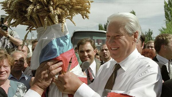 Борис Николаевич Ельцин вошел в историю как первый всенародно избранный глава государства. Двенадцатого июня 1991 года он победил на выборах президента РСФСР с 57,3 процента голосов избирателей. - Sputnik Абхазия