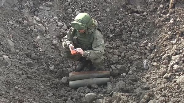 Работа саперов Международного противоминного центра ВС РФ в н.п. Мартуни в Нагорном Карабахе - Sputnik Абхазия