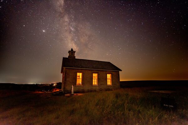 Снимок Lower Fox Creek School on a clear summer night on the Kansas prairie американского фотографа Steve Ferro, победивший среди участников из США в конкурсе Wiki Loves Monuments 2020 - Sputnik Абхазия