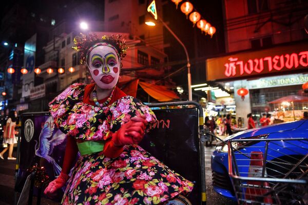 Танцовщица в китайском квартале в Бангкоке накануне наступления Лунного Нового года - Sputnik Абхазия