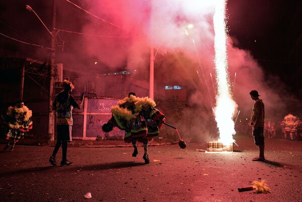 Члены группы Bate-Bola на праздновании карнавальных дней в Рио-де-Жанейро  - Sputnik Абхазия