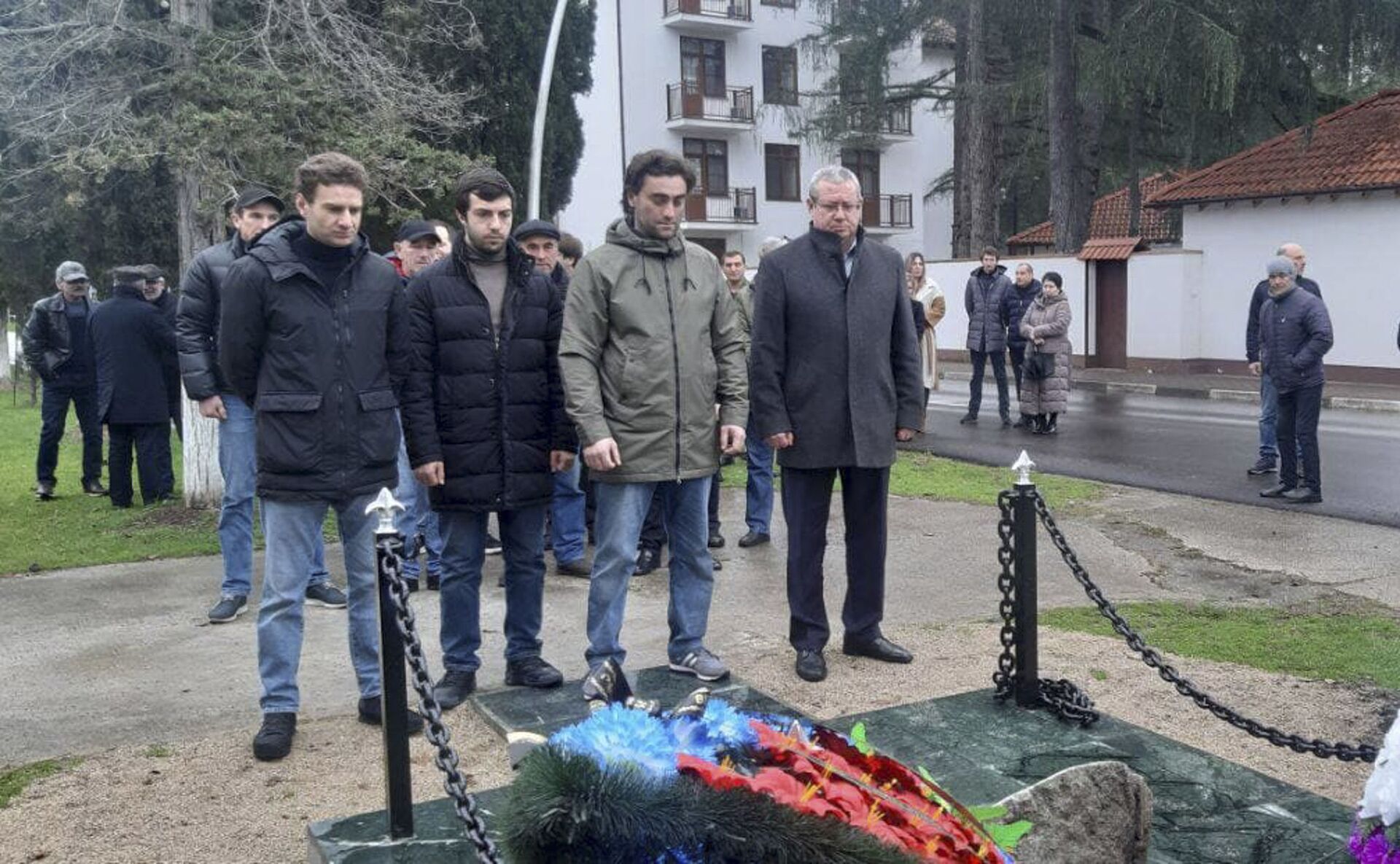 Памятную плиту в честь павших воинов-афганцев открыли в Пицунде   - Sputnik Абхазия, 1920, 15.02.2021