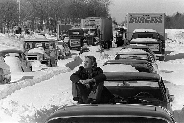 Пробка на шоссе 128 в Массачусетсе, образовавшаяся в результате сильного снегопада в феврале 1978 года - Sputnik Абхазия