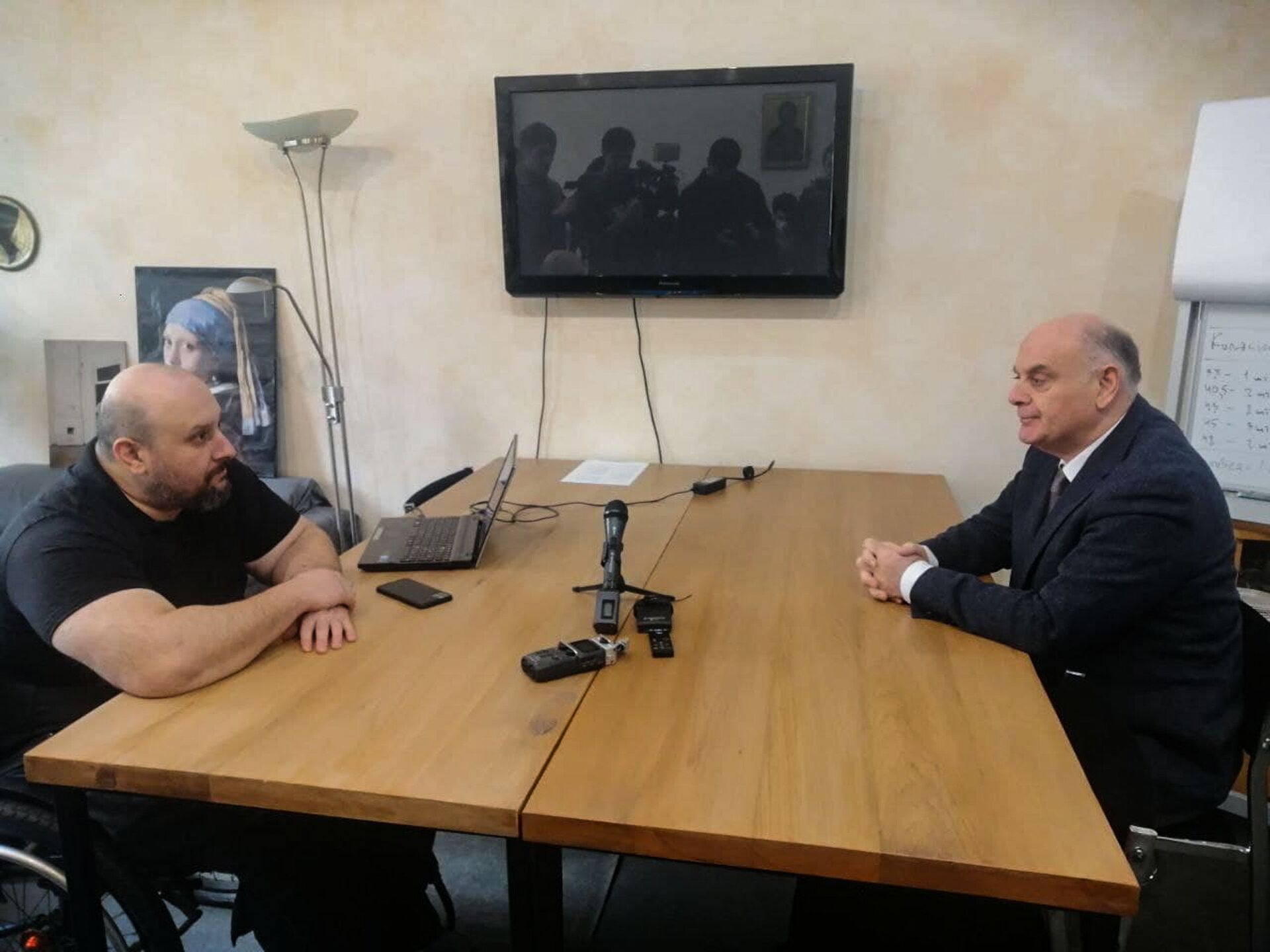 Аслан Бжания и Алхас Тхагушев обсудили вопросы безопасности на дорогах - Sputnik Абхазия, 1920, 19.02.2021