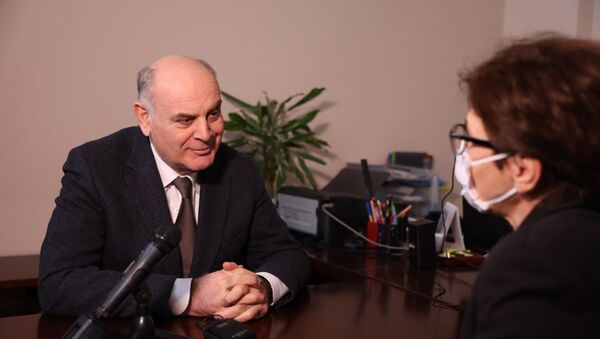 Президент Аслан Бжания и Уполномоченный по правам человека Асида Шакрыл - Sputnik Абхазия