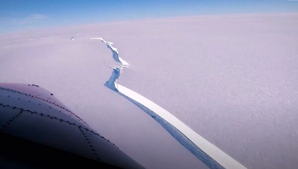 Айсберг размером почти с Санкт-Петербург откололся от ледника в Антарктике - Sputnik Абхазия