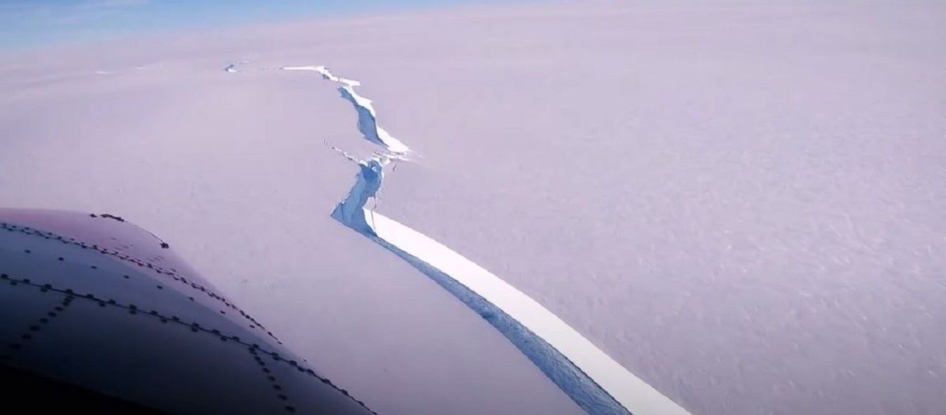 Айсберг размером почти с Санкт-Петербург откололся от ледника в Антарктике - Sputnik Абхазия, 1920, 28.02.2021