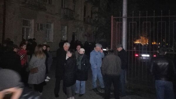  Родственники и друзья Ахры Авидзба собрались у здания Службы государственной безопасности Абхазии - Sputnik Аҧсны