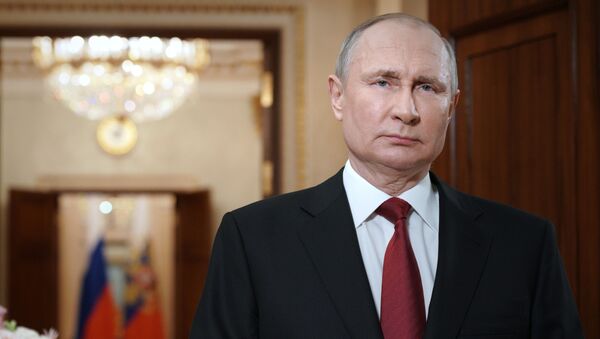 «Как можно больше поводов для улыбок и радости»: Путин поздравил россиянок с 8 Марта - Sputnik Абхазия
