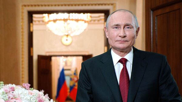 Президент РФ  В. Путин поздравил женщин России с Международным женским днём - Sputnik Абхазия