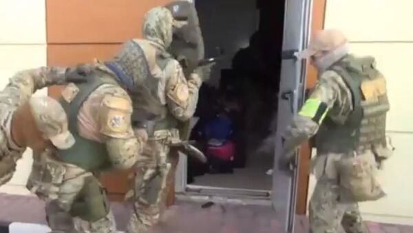 Кадры операции по задержанию подозреваемого в подготовке теракта в Майкопе - Sputnik Абхазия