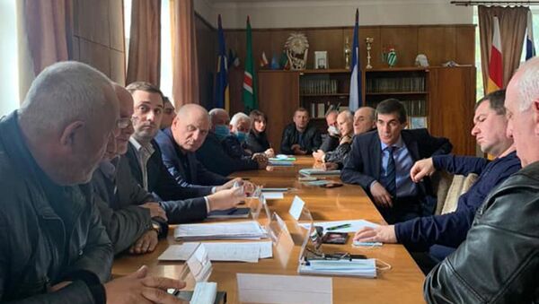 В Администрации Галского района  прошла встреча представителей Администрации президента Республики Абхазия с избирательной комиссией района и главами администраций сел - Sputnik Абхазия