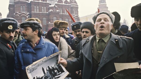 Митинг на Манежной площади в Москве, 23 февраля 1991 года. - Sputnik Абхазия