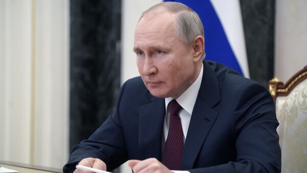 Президент РФ В. Путин провел совещание по вопросам социально-экономического развития Республики Крым и Севастополя - Sputnik Абхазия