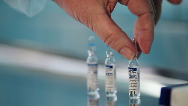 Пожилых жителей Волгограда бесплатно отвозят на вакцинацию от COVID-19 - Sputnik Аҧсны