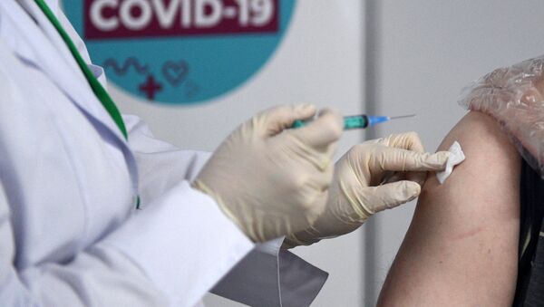 Пункт вакцинации от COVID-19 в ТЦ Ереван Плаза - Sputnik Абхазия