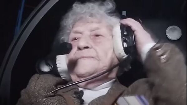 99 летняя бабушка освоила самолет - Sputnik Абхазия