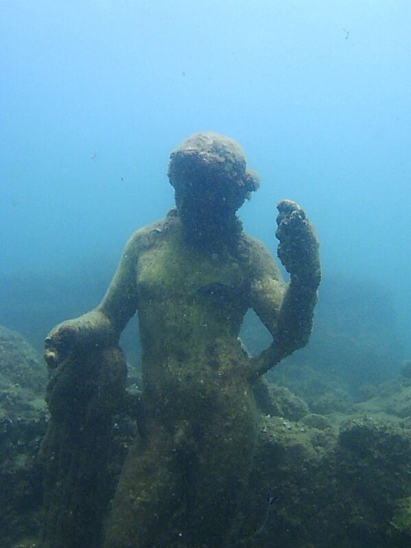 Статуя в затопленном археологическом парке Байи - Sputnik Абхазия