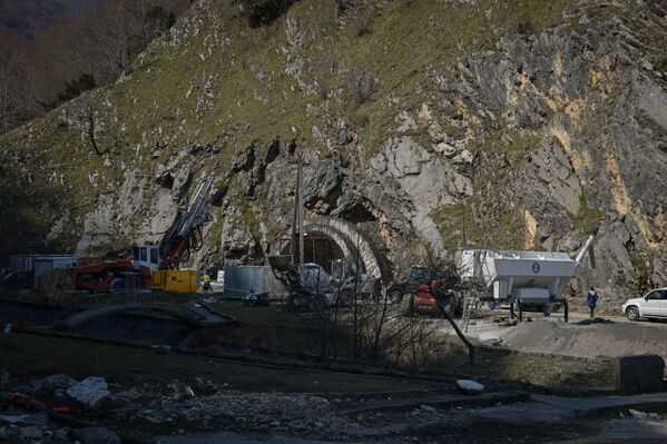 В Ингурской ГЭС ведется ремонт деривационного тоннеля, который в последний раз ремонтировался в 2006 году.  - Sputnik Абхазия