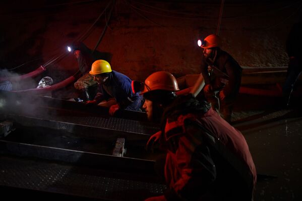 В ремонте задействованы около 750 рабочих, в основном местные жители. - Sputnik Абхазия