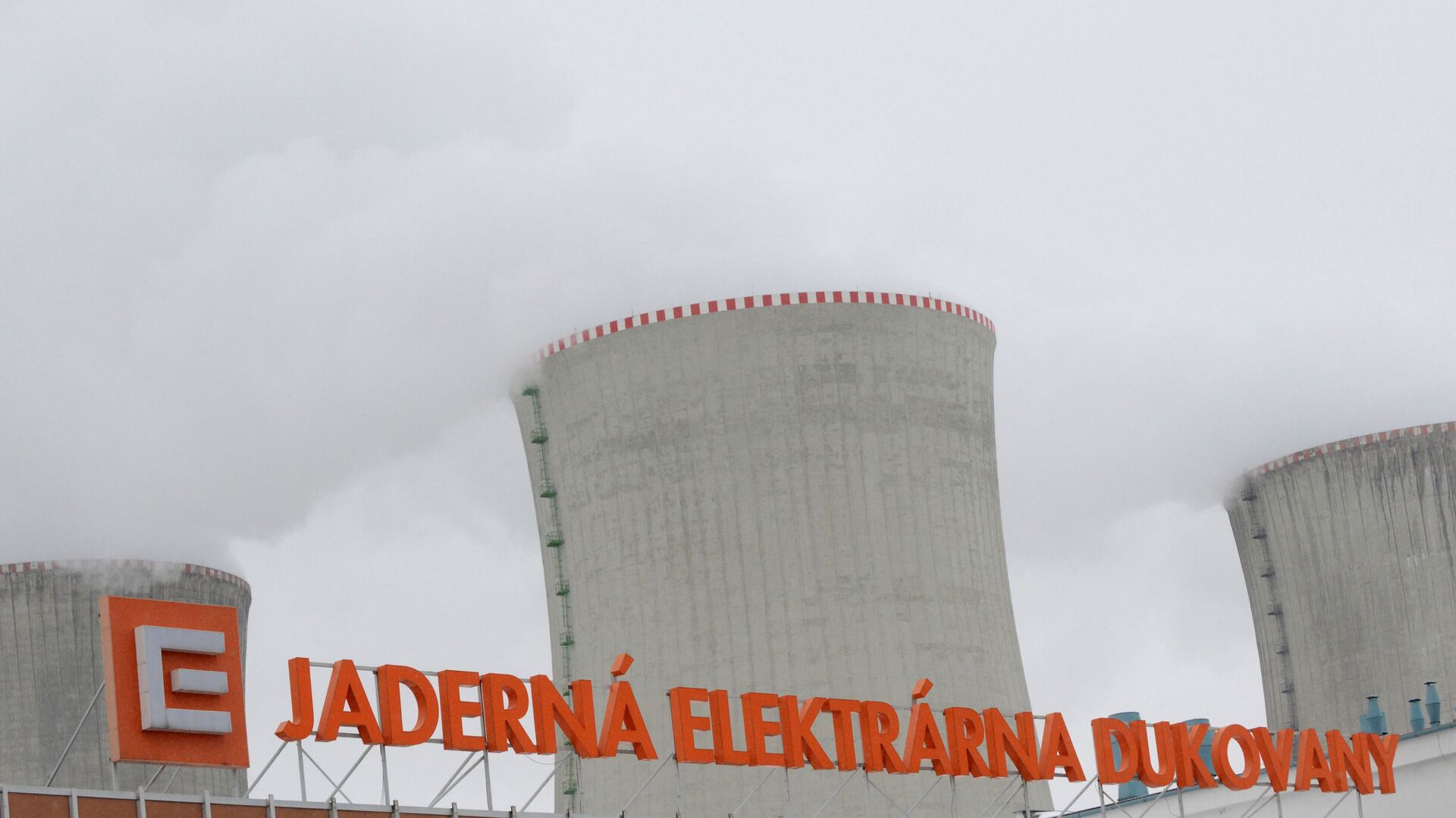 Градирни АЭС Дукованы во время учений по ядерной аварии 26 марта 2013 года в 50 км от города Брно. AFP PHOTO / МИХАЛ ЧИЗЕК - Sputnik Абхазия, 1920, 04.04.2021