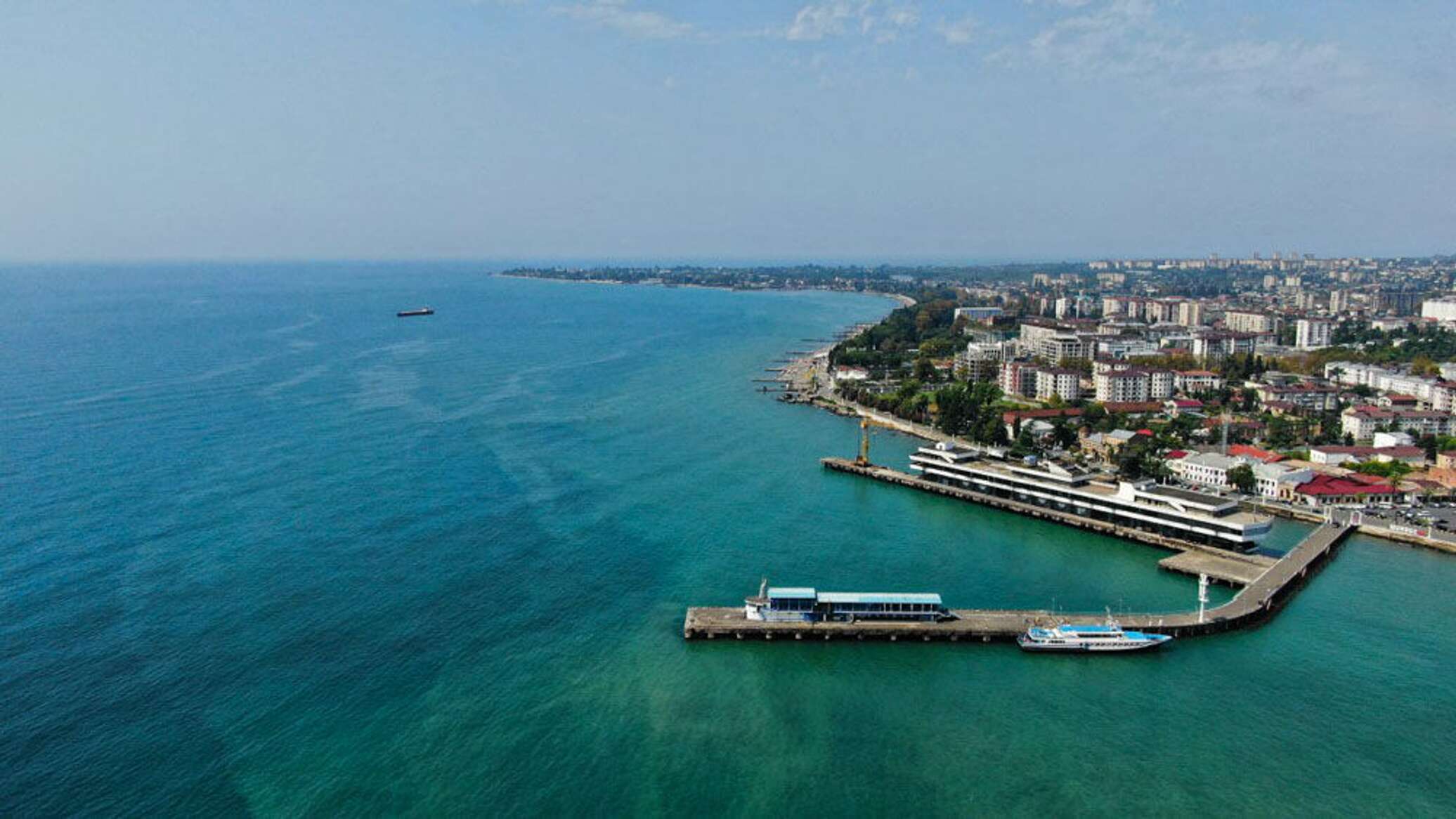 Погода в сухуме на 10 дне. Black Sea Абхазия Сухум. Сухум в июне. Сухум фото 2021. Природа Абхазии Сухум 2022.