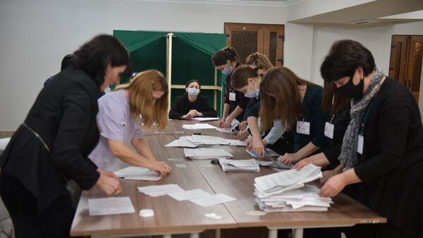 Выборы в органы местного самоуправления 2021 подсчет голосов  - Sputnik Абхазия