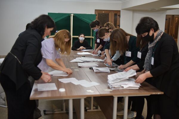 Выборы в органы местного самоуправления 2021 подсчет голосов  - Sputnik Аҧсны