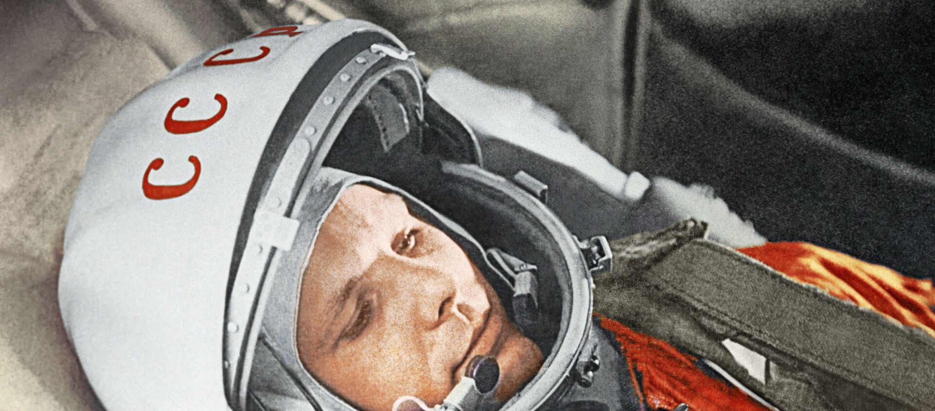 Космонавт Юрий Гагарин в кабине космического корабля Восток-1 перед стартом. Космодром Байконур, 12 апреля 1961 год. - Sputnik Абхазия, 1920, 12.04.2021