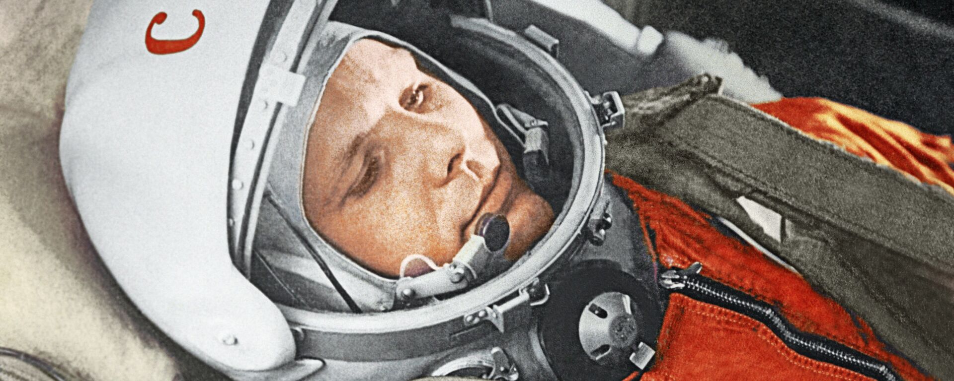 Космонавт Юрий Гагарин в кабине космического корабля Восток-1 перед стартом. Космодром Байконур, 12 апреля 1961 год. - Sputnik Абхазия, 1920, 12.04.2021