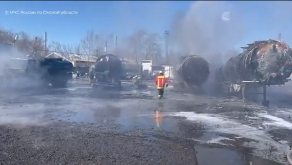 Пожар возле крупнейшего в России нефтезавода - Sputnik Абхазия