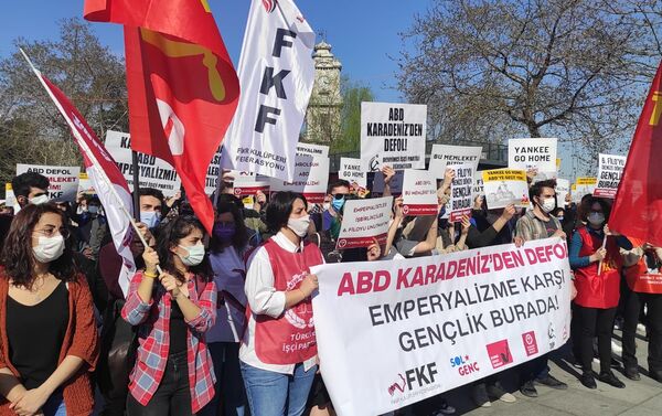 Турецкие молодежные организации выразили протест против отправки американских военных кораблей в Черном море - Sputnik Абхазия