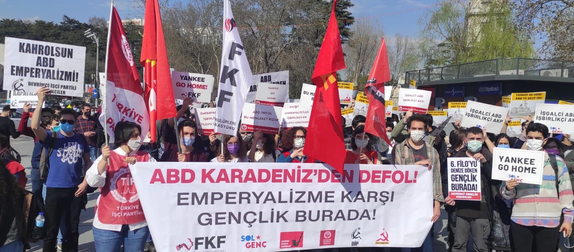 Турецкие молодежные организации выразили протест против отправки американских военных кораблей в Черном море - Sputnik Аҧсны, 1920, 15.04.2021