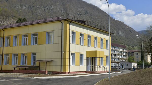 Больница в городе Ткуарчал после ремонта  - Sputnik Абхазия