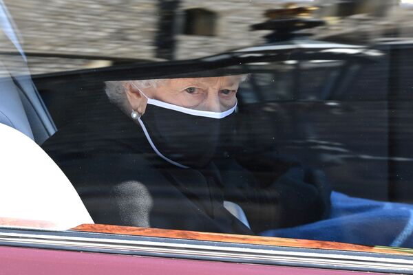 Королева Великобритании Елизавета на похоронах своего мужа, британского принца Филиппа - Sputnik Абхазия
