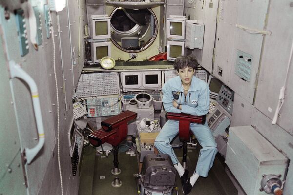 Первая женщина-астронавт Франции Клоди Эньере - Sputnik Абхазия