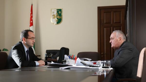 Анри Барциц на встрече с Александром Анкваб - Sputnik Абхазия