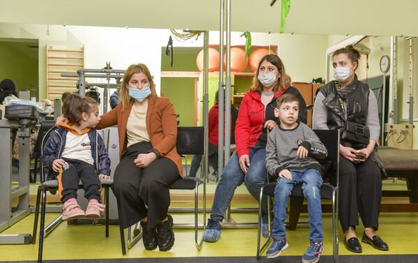 Ашана открыл сбор средств на покупку колясок для маломобильных детей - Sputnik Абхазия