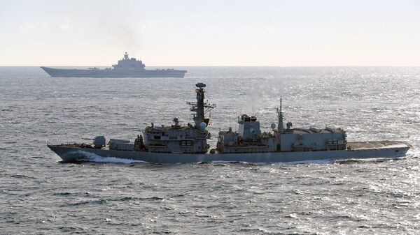 Британские ВМС и ВВС сопровождают российские корабли Адмирал Кузнецов и Петр Великий - Sputnik Абхазия