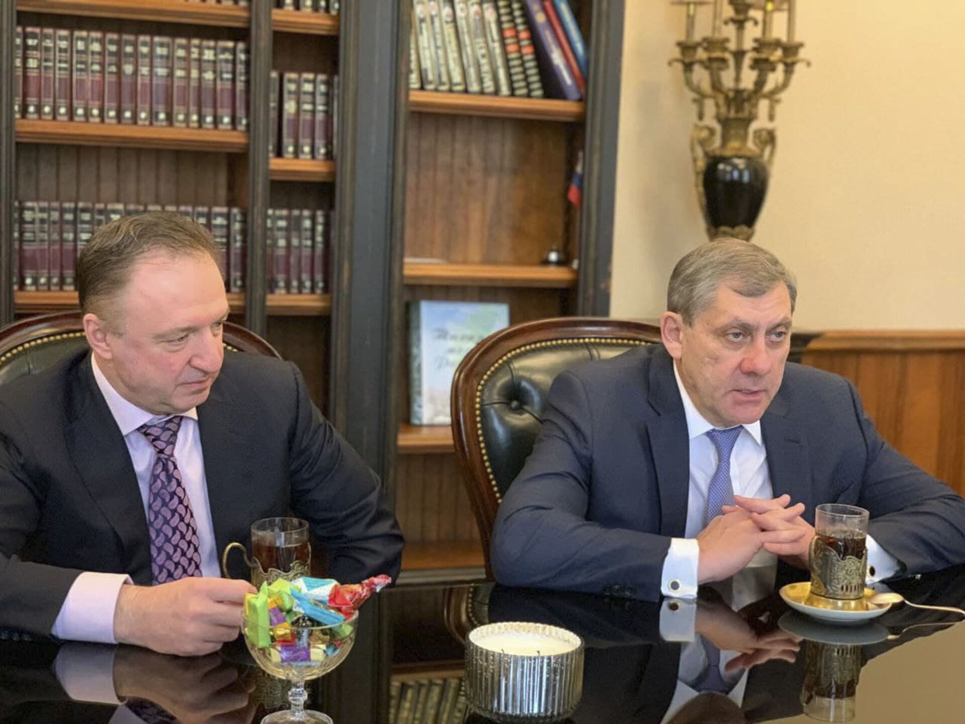 Бжания обсудил с главой Росгосстраха вопросы сотрудничества с Абхазией - Sputnik Абхазия, 1920, 21.04.2021