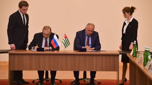 Подписание соглашений между Абхазией и Республикой Крым - Sputnik Абхазия