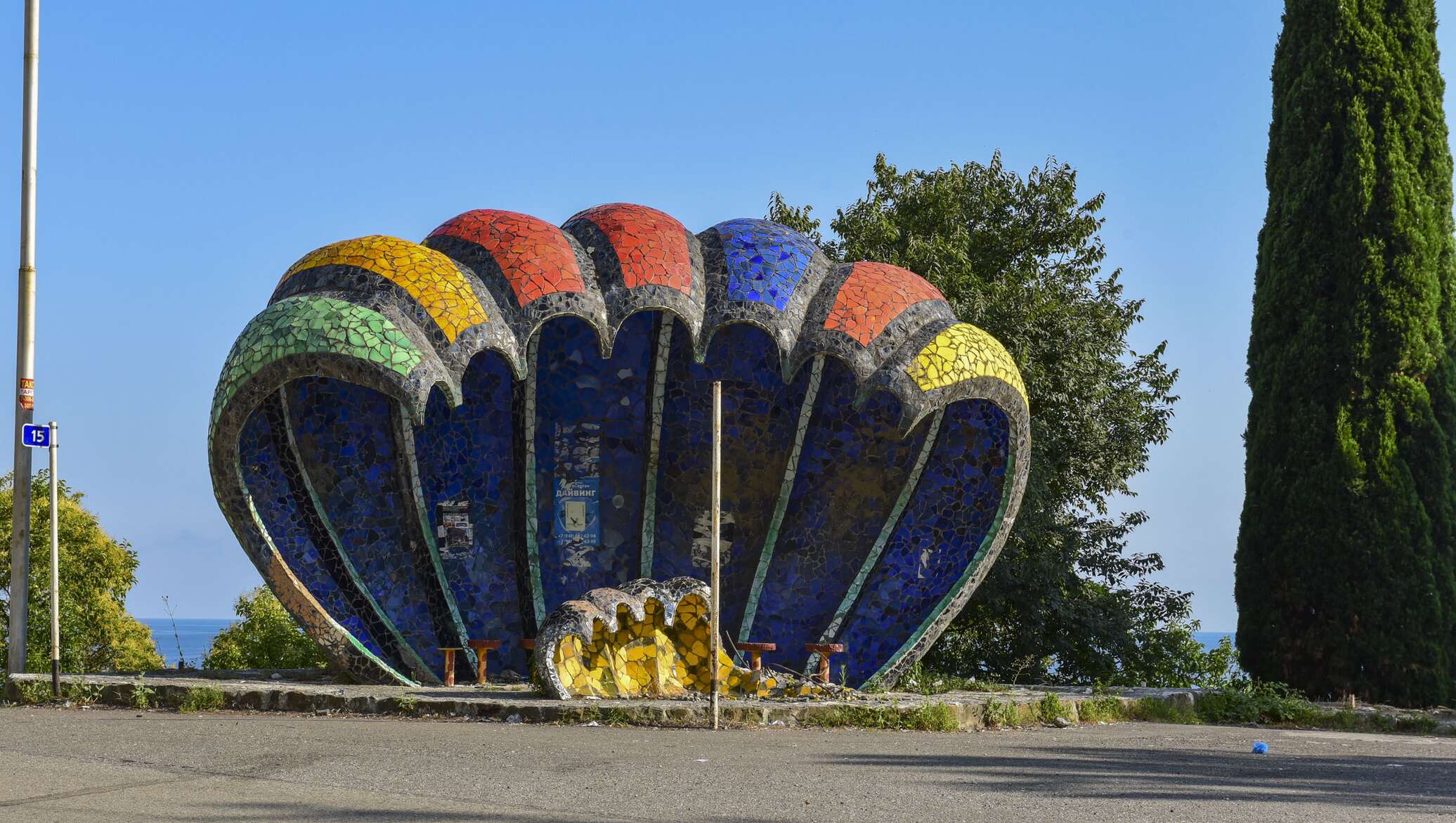 Церетели абхазия. Церетели абхазия. Автобусные остановки в абхазии церетели. Остановки в абхазии зураба церетели. Пицунда остановки церетели.