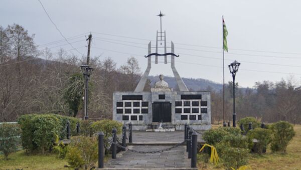 Военнослужащие ЮВО и Абхазии облагородили около 30 мемориальных объектов ко Дню Победы - Sputnik Аҧсны
