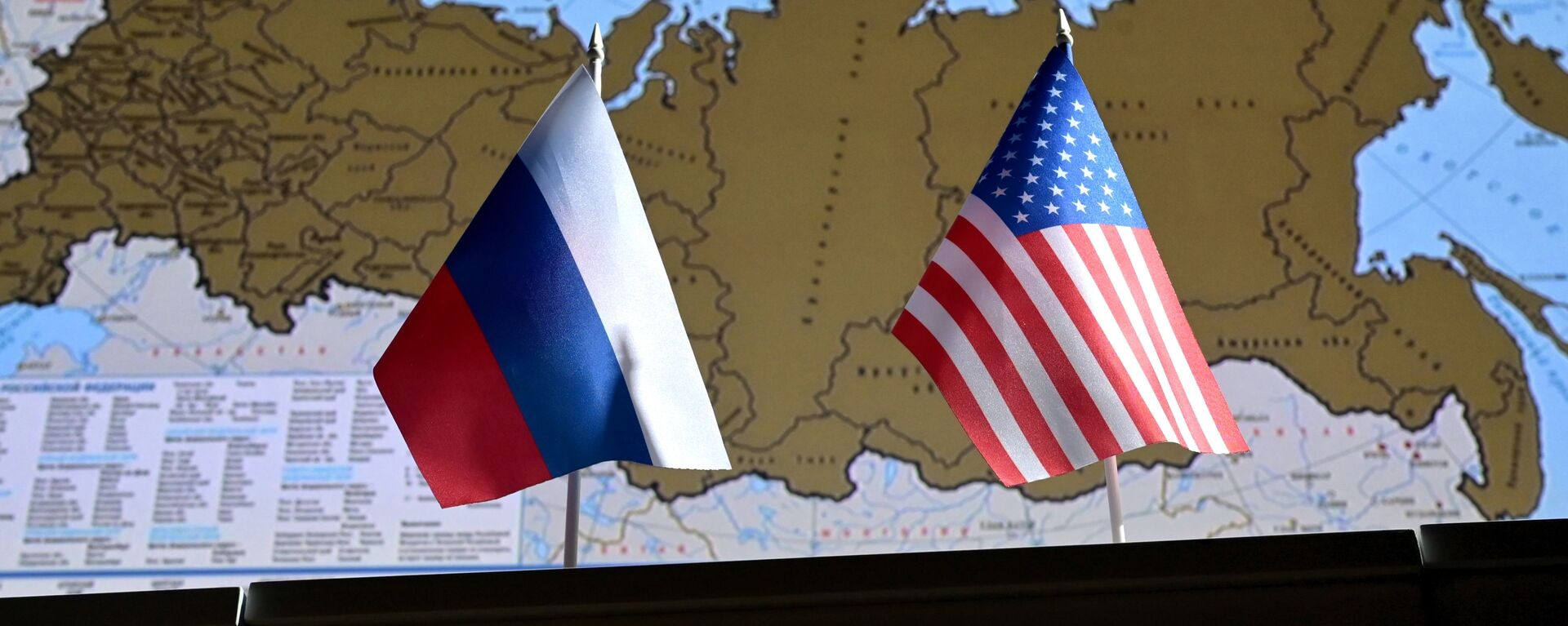 Государственные флаги России и США. - Sputnik Абхазия, 1920, 22.04.2022