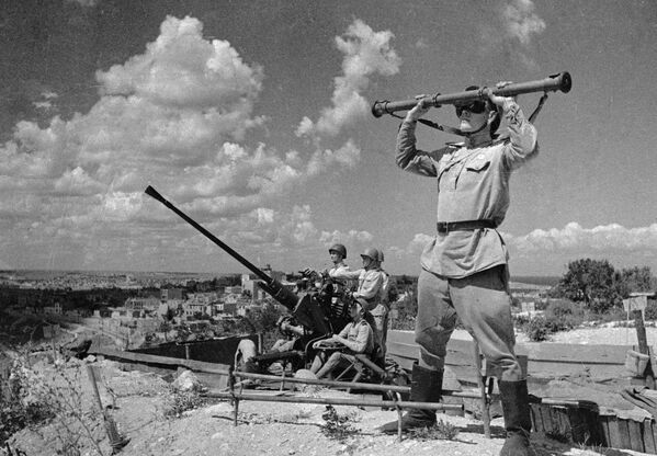Зенитчики охраняют небо над освобожденным Севастополем, 1944 год. - Sputnik Абхазия